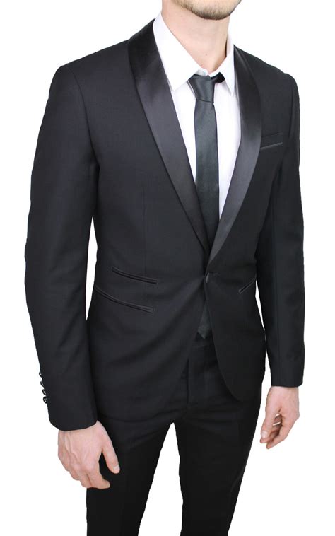 vestito nero elegante uomo